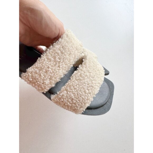 RAYE Lounge Natural Ivory Faux Shearling Fur Slides Sandals Flats, Size 5.5 - Picture 4 of 9